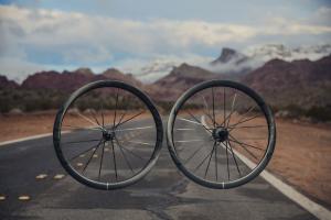 Roues carbone CADEX Max 40 Disc Tubeless