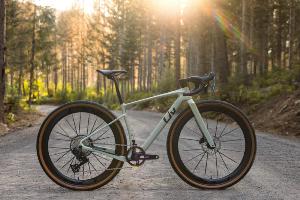 Vélo gravel femmes LIV Devote Advanced SL 2 Misty Aloe SRAM Rival AXS
