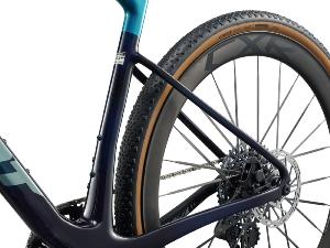 Vélo gravel carbone GIANT Revolt Advanced SL 2 Deep Lagoon SRAM Rival AXS