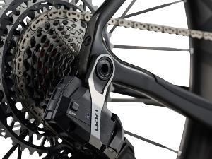 Vélo gravel carbone GIANT Revolt Advanced SL 0 RawCarbon/PrismPearl SRAM Red AXS